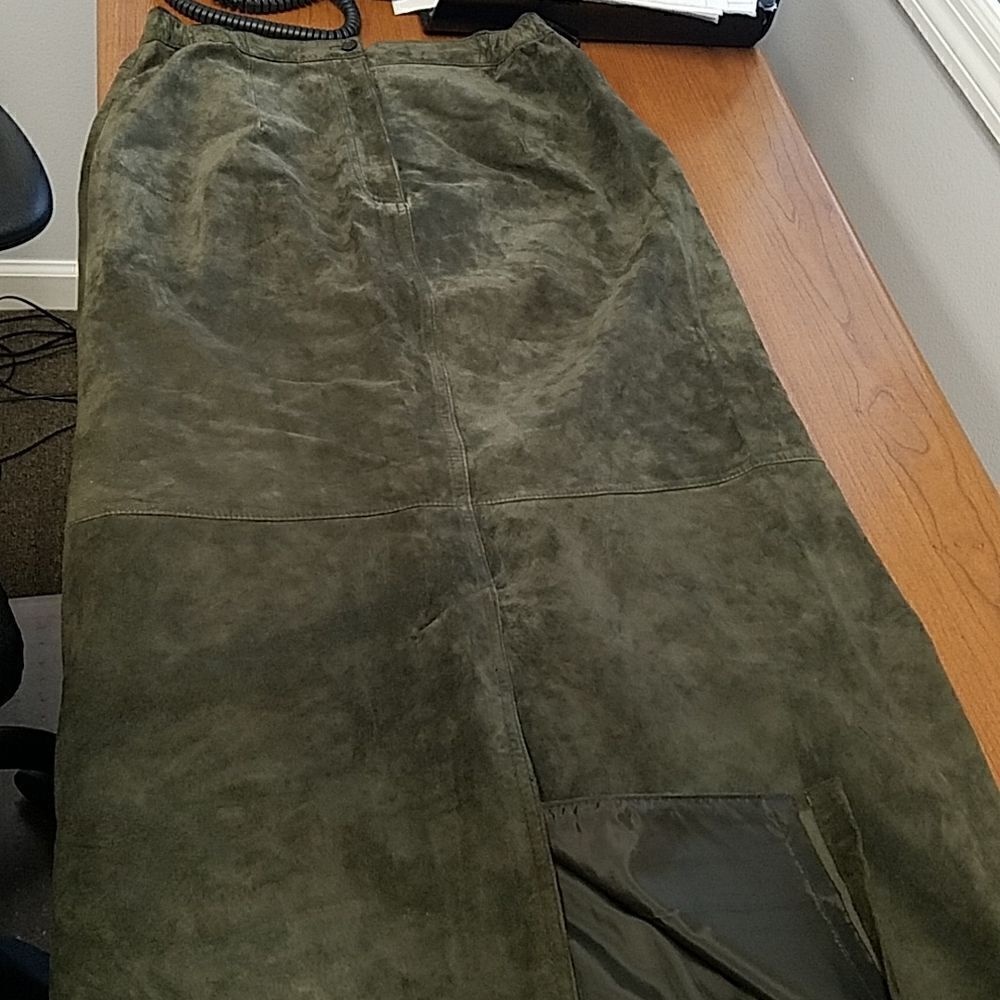 Drapers & Damons dark olive green size 8 100% leather (feels like suade)skirt. - Picture 11 of 11